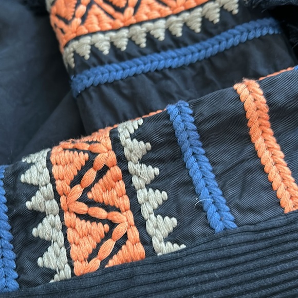 Ripcurl waterfall jacket. Size medium. Great condition. Aztec design on sleeves. - Picture 10 of 10